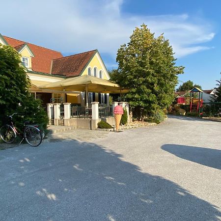 Landcafe Auszeit Hotel Albersdorf ภายนอก รูปภาพ