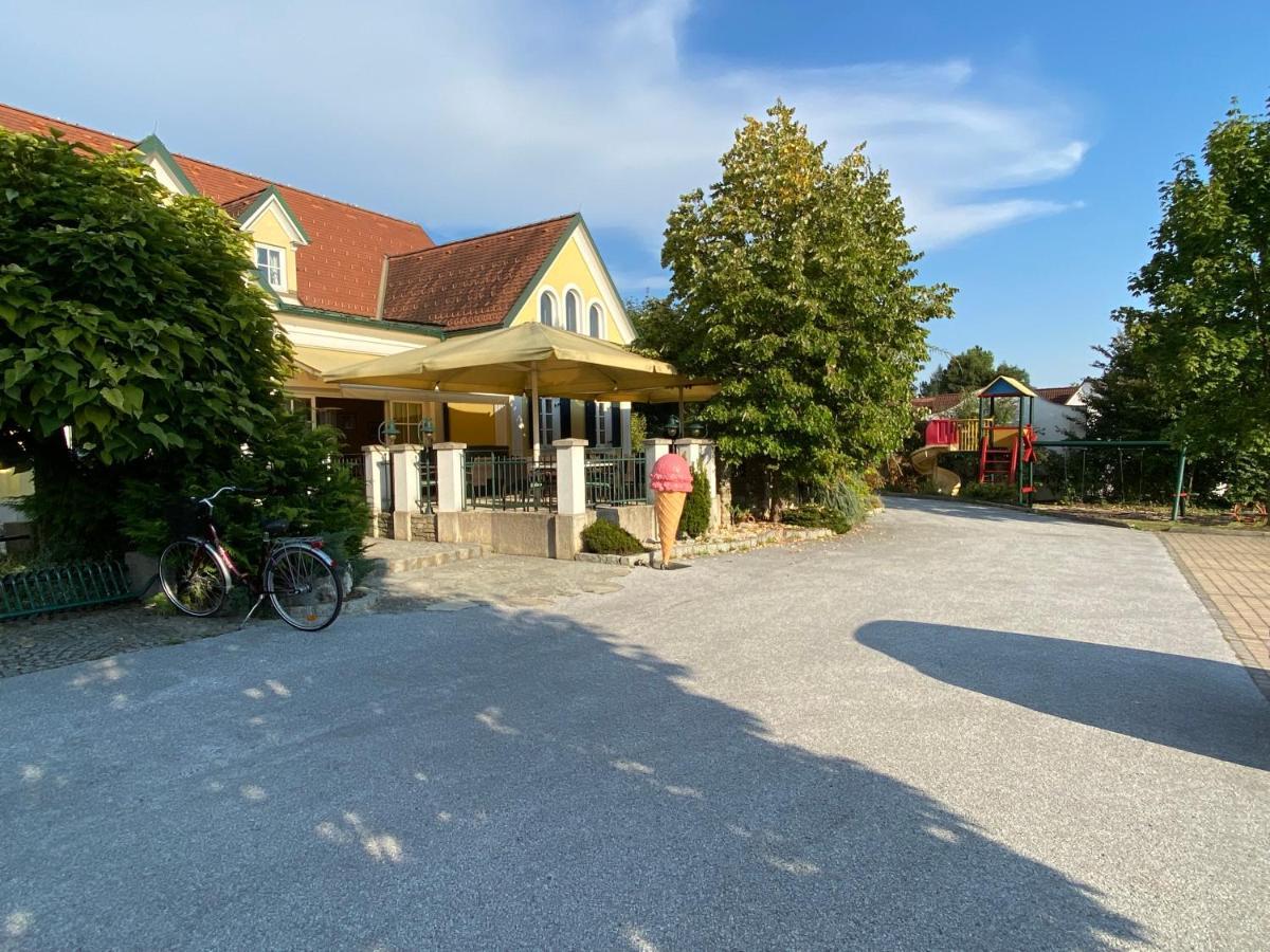 Landcafe Auszeit Hotel Albersdorf ภายนอก รูปภาพ